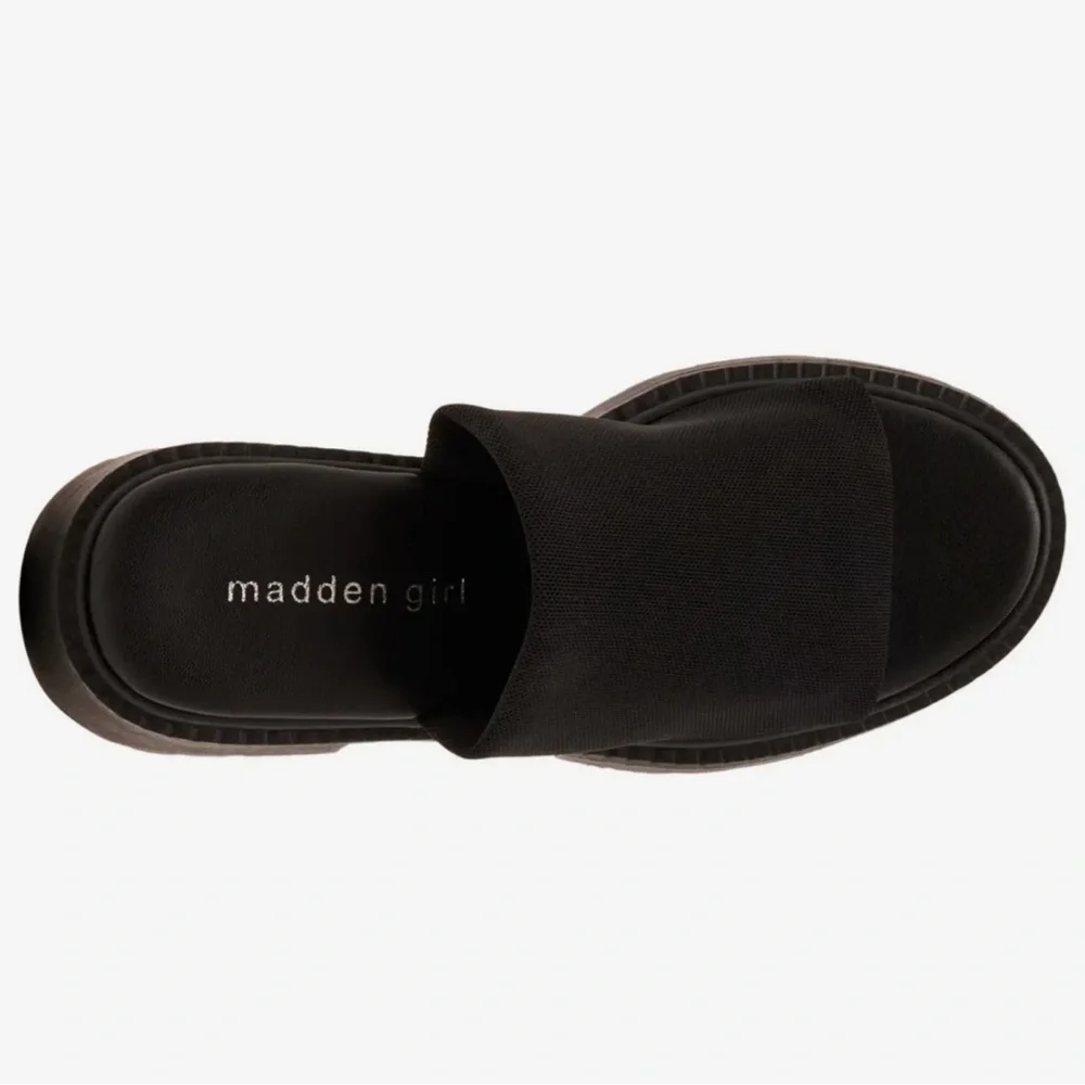 Steve Madden reposhing this